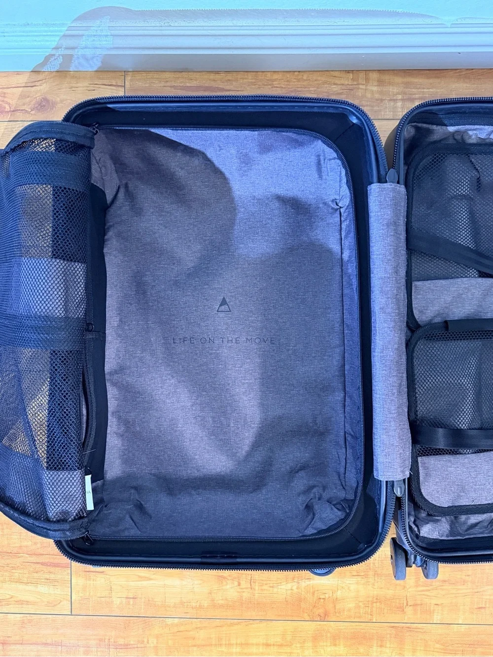 Nomatic Carry-On Classic